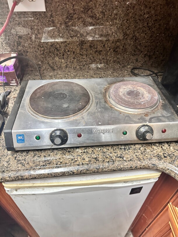 Waring WDB600 19 inch Electric Hotplate w/ (2) Burners & Infinite Controls, 120v Only Right Side  Burner Works - Image 2 of 6