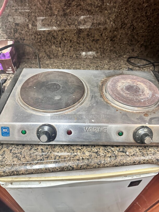 Waring WDB600 19 inch Electric Hotplate w/ (2) Burners & Infinite Controls, 120v Only Right Side  Burner Works - Image 6 of 6