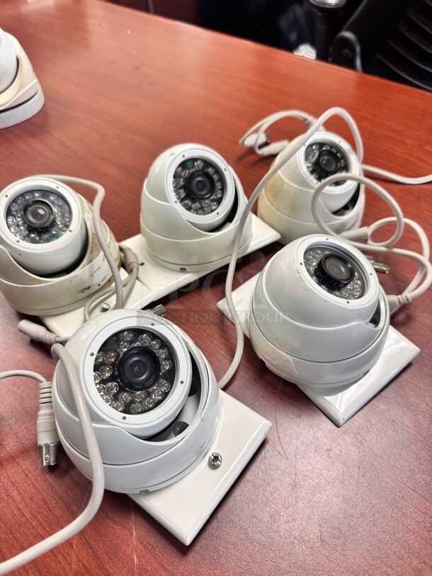 Color Infrared Camera W-DI9024H/W/2.8 Super WHITE DOME SECURITY COLOR CAMERA - Image 2 of 5
