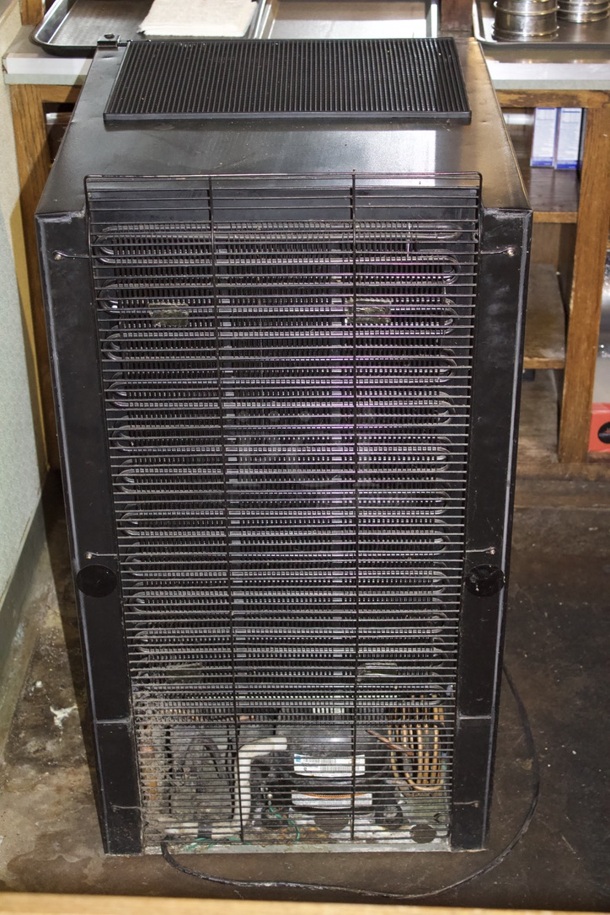Carrier Refrigeration CT96 Countertop Merchandiser, 5.9cu Feet Refrigerator, Includes 3 Shelves. In Working Order. - Image 2 of 4