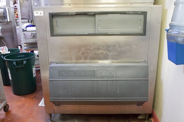 Hoshizaki KM-1301SRH3 Crescent Cuber Icemaker, Air-Cooled, 3 Phase, 208-230v 60hz Produces Up to 1339 lbs of ice produced per 24 hours + Scotsman Bin. Includes Ice Shovel and Ice bins. 2x Your Bid - Image 3 of 10