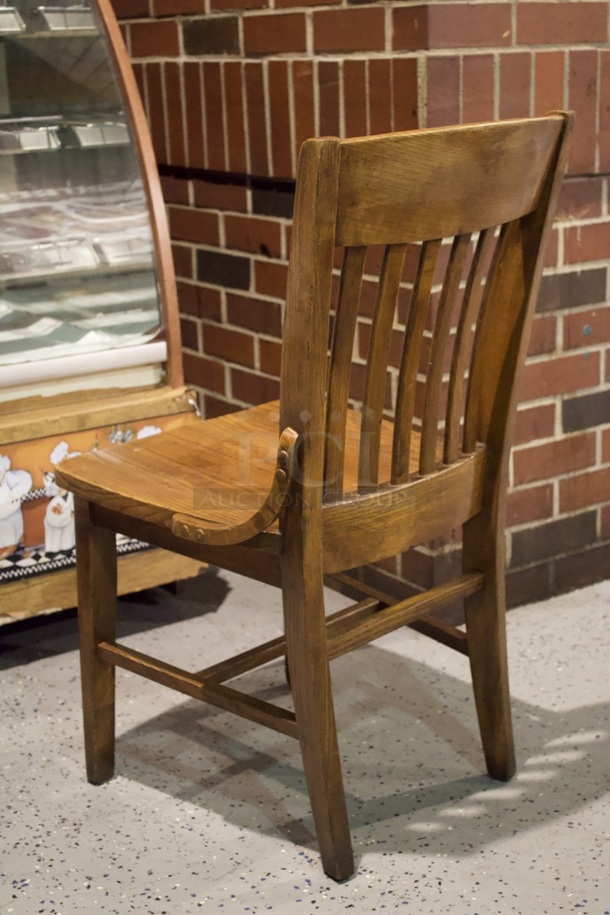 BEAUTIFUL! Set Of 4 Solid Wood Vertical Ladder Back Chairs. 18x13x35  
4x Your Bid.                      
some chairs are darker than others. - Image 5 of 6