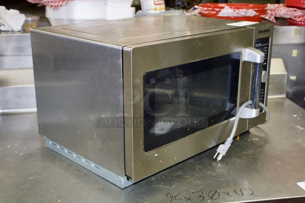 Solwave 1000W Stackable Commercial Microwave with Large 1.2 cu. ft. Interior and Dial Controls - 120V - Image 4 of 11