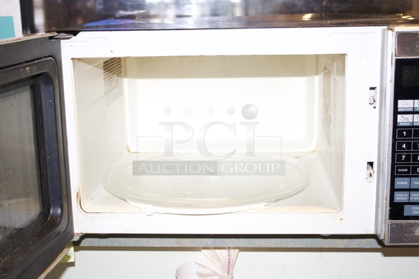 Emerson MW8119SB Microwave Oven, 1000 Watt.  - Image 3 of 5