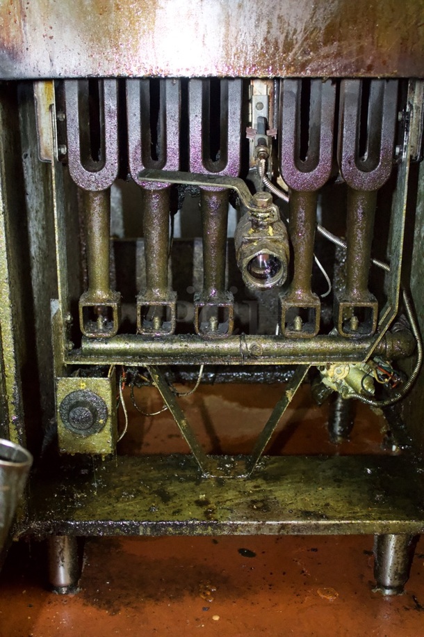 AWESOME! 65-70 lb. Natural Gas Floor Fryer 21x28x46 - Image 2 of 2