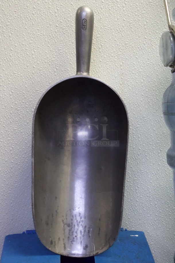 Hoshizaki KM-1301SRH3 Crescent Cuber Icemaker, Air-Cooled, 3 Phase, 208-230v 60hz Produces Up to 1339 lbs of ice produced per 24 hours + Scotsman Bin. Includes Ice Shovel and Ice bins. 2x Your Bid - Image 8 of 10