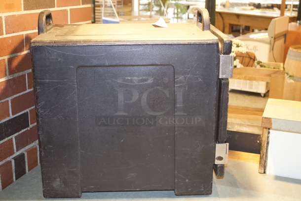 Carlisle Cateraide™ Black Front Loading Insulated Food Pan Carrier - 5 Full-Size Pans Max Capacity. Latches need to be replaced.  - Image 2 of 8