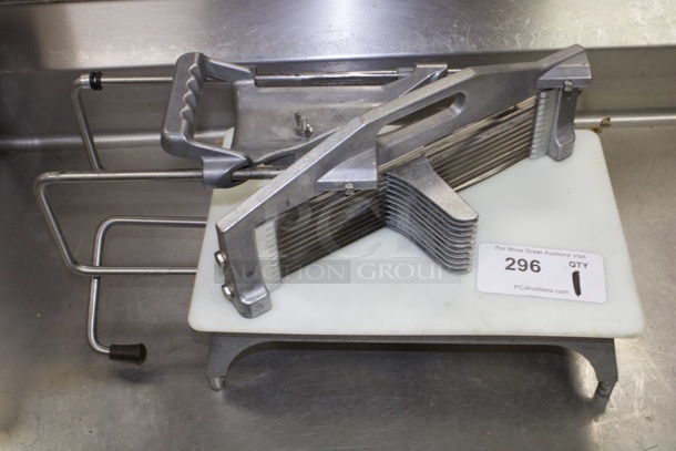 Vollrath 0644N Redco Tomato Pro 1/4" Tomato Slicer with Straight Blades - Image 3 of 6