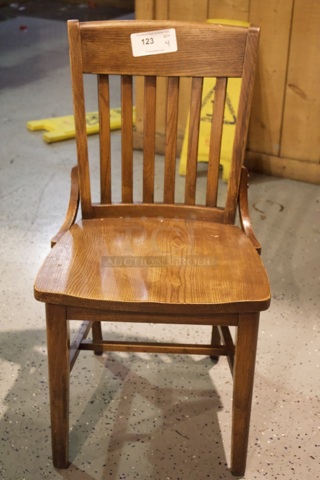 BEAUTIFUL! Set Of 4 Solid Wood Vertical Ladder Back Chairs. 18x13x35  
4x Your Bid.                      
some chairs are darker than others.