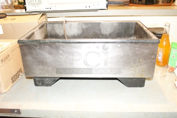 Vollrath 71001 Cayenne Full Size Countertop Warmer with Stainless Steel Exterior - 120V, 700W - Image 3 of 5