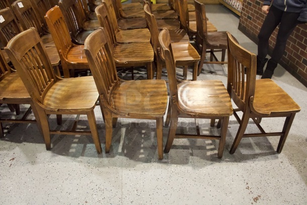 BEAUTIFUL! Set Of 4 Solid Wood Vertical Ladder Back Chairs. 18x13x35  
4x Your Bid.                      
some chairs are darker than others. - Image 3 of 3