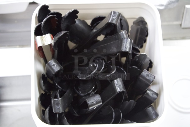 HUGE LOT!! Variety Bucket of 40 Tongs. 40x Your Bid - Image 5 of 5