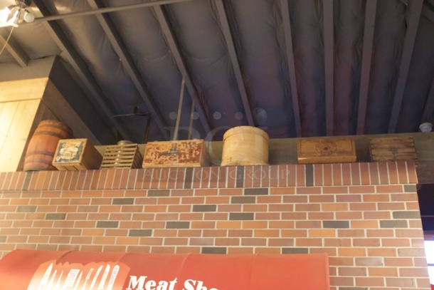 VINTAGE DECORATIONS! Wood Keg & Boxes. 7x Your Bid - Image 1 of 1