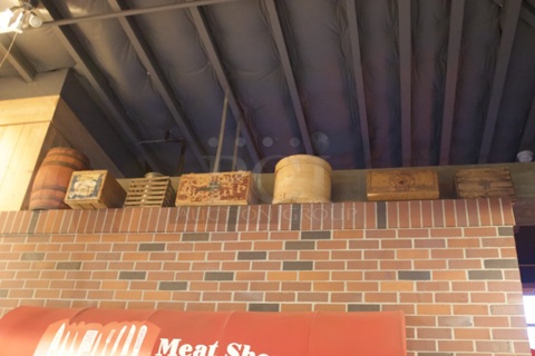 VINTAGE DECORATIONS! Wood Keg & Boxes. 7x Your Bid