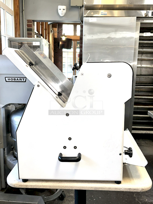 LIKE NEW! Estella Countertop Bread Slicer - 3/4" Slice Thickness, 18 3/4" Max Loaf Length - 110V. Stainless Steel Construction, Yield 240 Slicers Per Hour, Fits bread loaf sizes up to 6" x 18 3/4" Includes Manual. 26.6" X 24.8 " X 29.1" - Image 4 of 6
