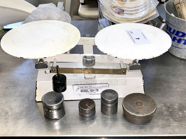 Detecto 1001TB 16 lb Capacity Bakers Dough Scale w/ 9" Plates, 16lb Capacity With Scoop, Measures 16oz x 1/4oz Increments, Includes Weights & Plastic Scoop.  - Image 1 of 4