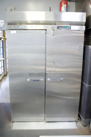 Hobart Baxter HBP2 2-Door Roll In Proofer Box, Room For (2) Single Racks, Equipped With Digital Temp, Humidity and Timer Controls. 89-3⁄8"H x 35-3⁄8"D” x 60"W, 208-240Volt 60Hz 1PH 20AMP 800lbs 
**Racks not included, for demonstration only**
