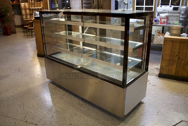 WORKS PERFECT! Cooler Depot ARC-571Z Refrigerated Cake Showcase Bakery Cooling Display On Commercial Casters. Tested. In Perfect Working Order. 110-120V~ /60Hz 7.7Amps Refrigeration temperature: 32-53.6'F (0-12°C) - Image 2 of 9