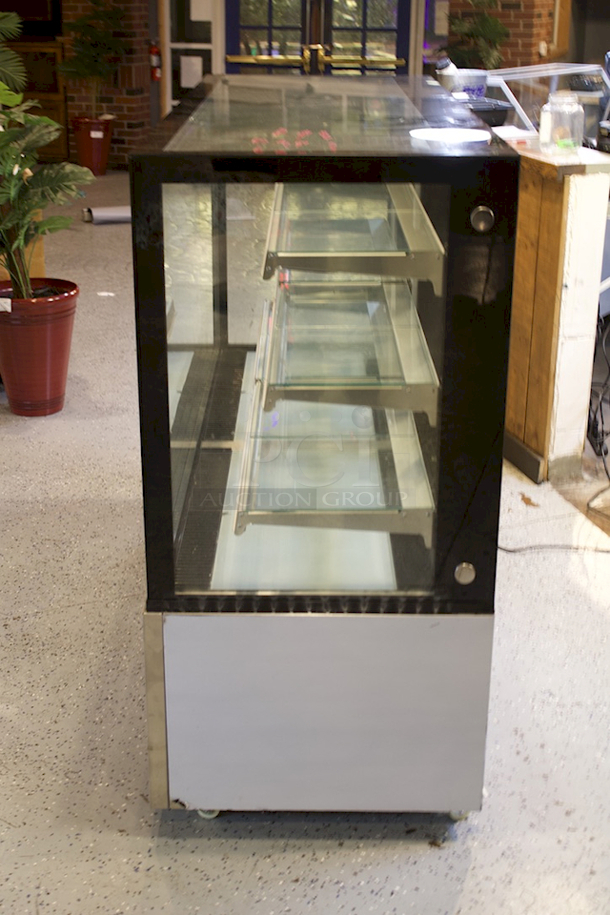 WORKS PERFECT! Cooler Depot ARC-571Z Refrigerated Cake Showcase Bakery Cooling Display On Commercial Casters. Tested. In Perfect Working Order. 110-120V~ /60Hz 7.7Amps Refrigeration temperature: 32-53.6'F (0-12°C) - Image 3 of 9