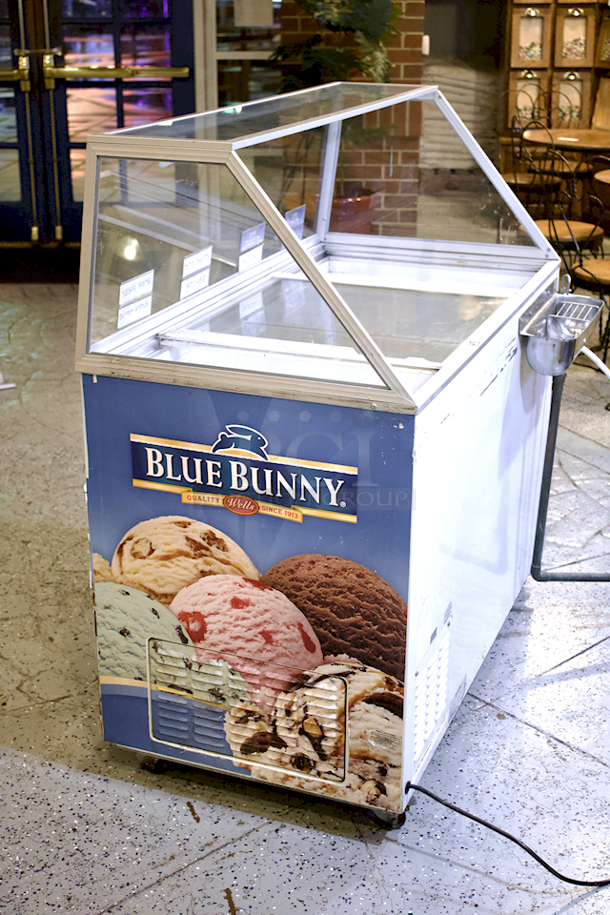 Stajac Industries W-EDC-8 8 Hole Ice Cream Dipping Cabinet With Curved Glass and Dipper Well With Faucet. On Commercial Casters. In Working Order - Image 2 of 5