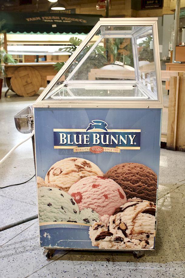 Stajac Industries W-EDC-8 8 Hole Ice Cream Dipping Cabinet With Curved Glass and Dipper Well With Faucet. On Commercial Casters. In Working Order - Image 3 of 5