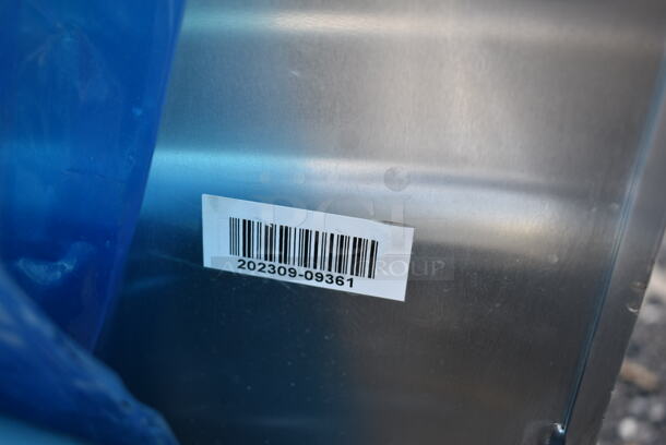 BRAND NEW SCRATCH AND DENT! 2023 Regency 600AEC1840 Metal Commercial Enclosed Pan Transport Rack on Commercial Casters. - Image 4 of 4