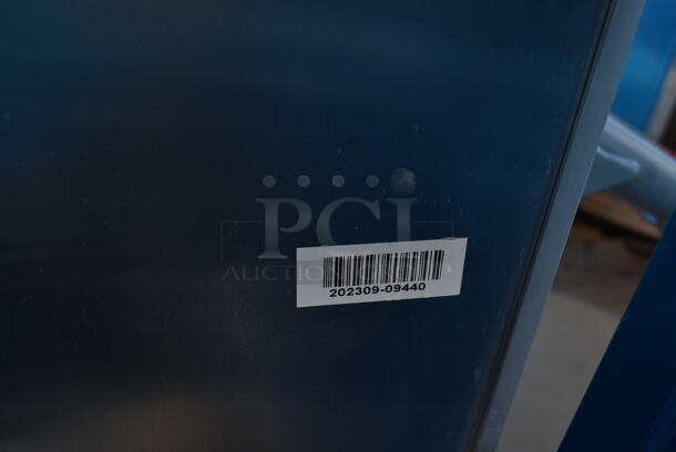BRAND NEW SCRATCH AND DENT! 2023 Regency 600AEC1840 Metal Commercial Enclosed Pan Transport Rack on Commercial Casters. - Image 6 of 6