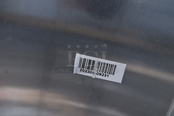 BRAND NEW SCRATCH AND DENT! 2023 Regency 600AEC1840 Metal Commercial Enclosed Pan Transport Rack on Commercial Casters. - Image 4 of 4