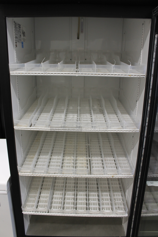 2014 True GDM-26-LD ENERGY STAR Metal Commercial Single Door Reach In Cooler Merchandiser w/ Poly Coated Racks. 115 Volts, 1 Phase. Tested and Working! - Image 4 of 5