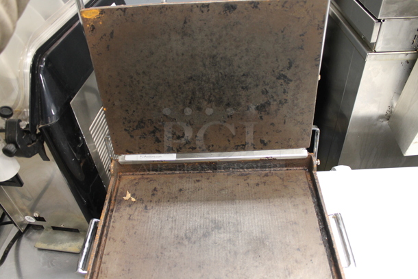 Waring WFG250 Stainless Steel Commercial Countertop Electric Powered Panini Press. 120 Volts, 1 Phase. Tested and Working! - Image 3 of 5