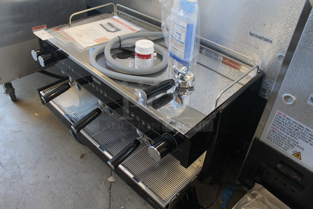 BRAND NEW SCRATCH AND DENT! 2023 Gaggia MGV293NPU Vetro Stainless Steel Commercial Countertop 3 Group Espresso Machine w/ 4 Portafilters and 2 Steam Wands. 230 Volts, 1 Phase. Tested and Working! - Image 3 of 10