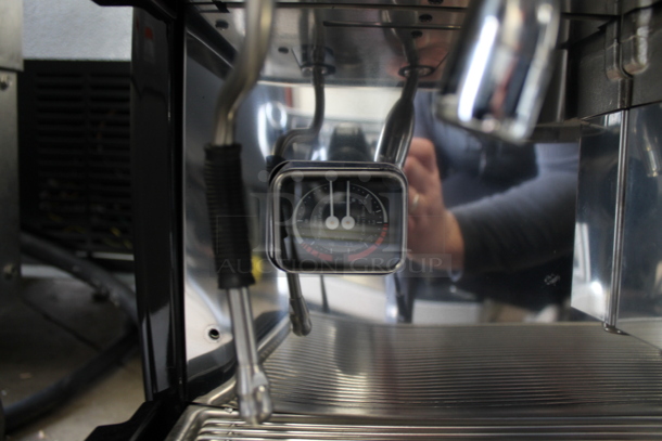 BRAND NEW SCRATCH AND DENT! 2023 Gaggia MGV293NPU Vetro Stainless Steel Commercial Countertop 3 Group Espresso Machine w/ 4 Portafilters and 2 Steam Wands. 230 Volts, 1 Phase. Tested and Working! - Image 9 of 10