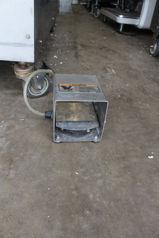 2018 Hobart MG2032 Metal Commercial Floor Style Electric Powered Meat Grinder w/ Foot Pedal on Commercial Casters. 208 Volts, 3 Phase. - Image 6 of 8