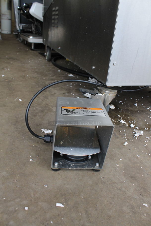 2021 Hobart MG2032 Metal Commercial Floor Style Electric Powered Meat Grinder w/ Foot Pedal on Commercial Casters. 208 Volts, 3 Phase. - Image 3 of 10