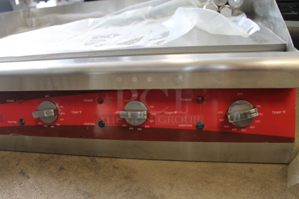 BRAND NEW SCRATCH AND DENT! Avantco 177EG30N Stainless Steel Commercial Countertop Electric Powered Flat Top Griddle. 208/240 Volts, 1 Phase. Tested and Working! - Image 5 of 6
