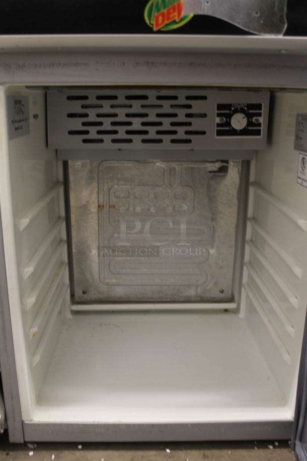 Cold Masters CT 200 Metal Mini Cooler Merchandiser. 115 Volts, 1 Phase. Tested and Working! - Image 4 of 5