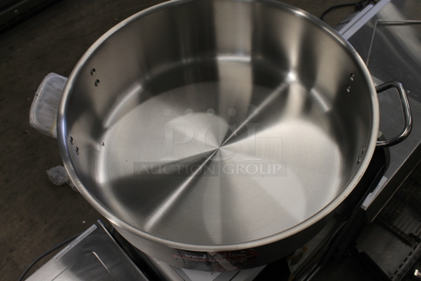 BRAND NEW SCRATCH AND DENT! Winco SSLB-25 Brazier Stainless Steel Commercial Stock Pot w/ Lid. - Image 3 of 5