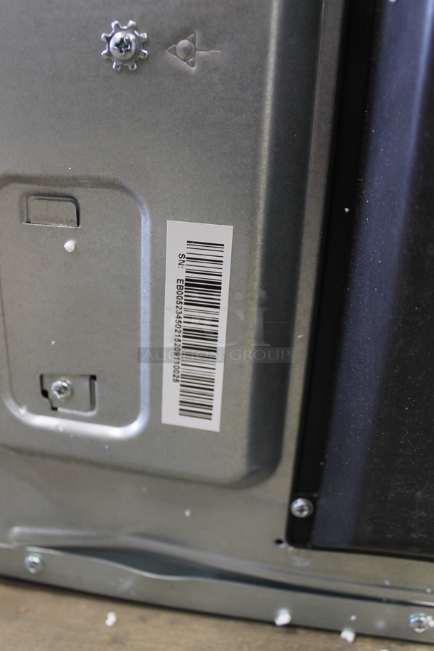 Waring WMO120 Stainless Steel Commercial Countertop Microwave Oven. 208-230 Volts, 1 Phase.  - Image 6 of 7