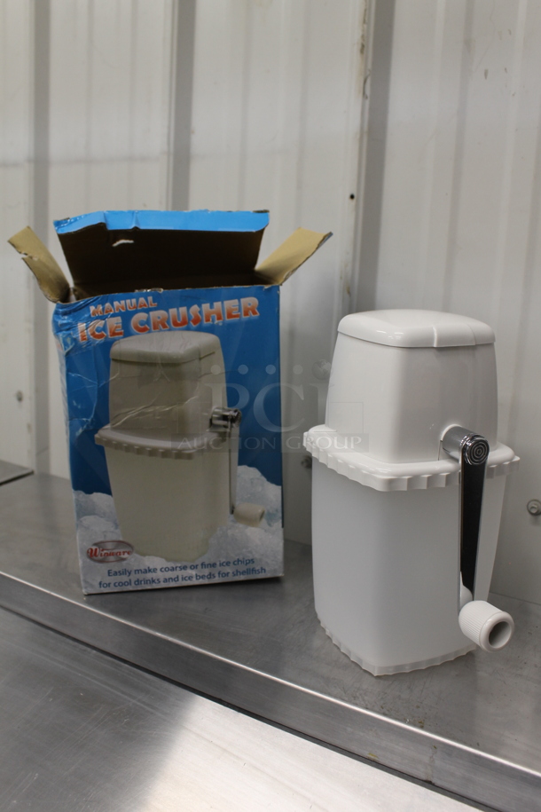 BRAND NEW SCRATCH AND DENT! Winco ICP-9 Manual Ice Crusher.  - Image 4 of 8