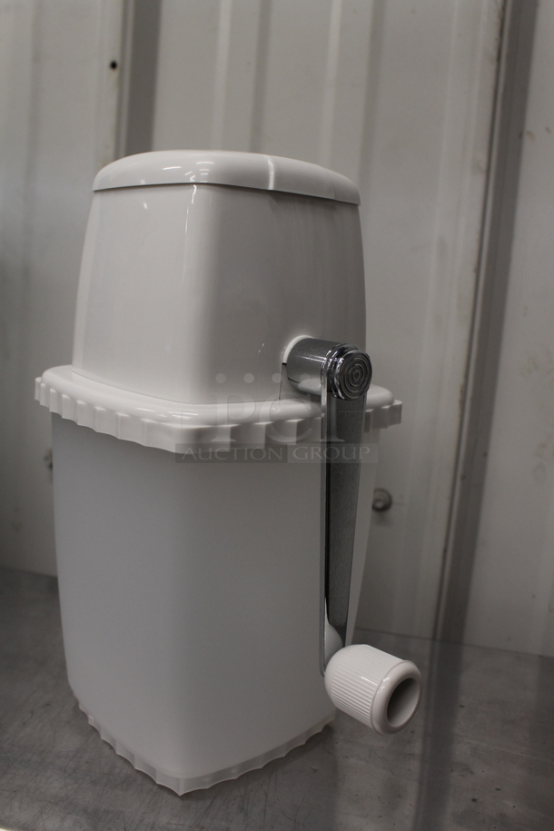 BRAND NEW SCRATCH AND DENT! Winco ICP-9 Manual Ice Crusher.  - Image 5 of 8
