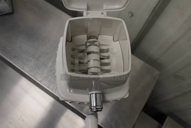 BRAND NEW SCRATCH AND DENT! Winco ICP-9 Manual Ice Crusher.  - Image 6 of 8