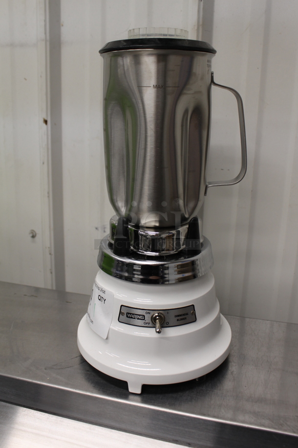 BRAND NEW SCRATCH AND DENT! Waring 51BL32 Metal Commercial Countertop Blender w/ Stainless Steel Mixing Cup. 120 Volts, 1 Phase. Tested and Working! - Image 2 of 9