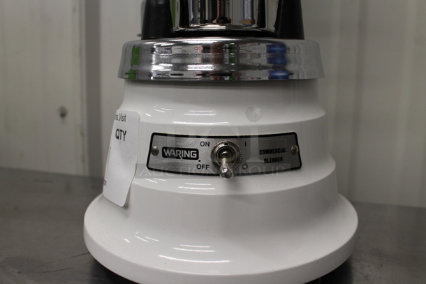 BRAND NEW SCRATCH AND DENT! Waring 51BL32 Metal Commercial Countertop Blender w/ Stainless Steel Mixing Cup. 120 Volts, 1 Phase. Tested and Working! - Image 3 of 9