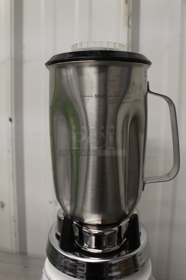 BRAND NEW SCRATCH AND DENT! Waring 51BL32 Metal Commercial Countertop Blender w/ Stainless Steel Mixing Cup. 120 Volts, 1 Phase. Tested and Working! - Image 4 of 9