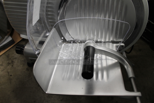 Waring WCS300 Stainless Steel Commercial Countertop Meat Slicer w/ Blade Sharpener. 120 Volts, 1 Phase. Tested and Working! - Image 2 of 6