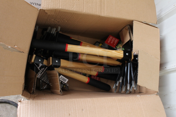 2 Boxes of 12 BRAND NEW! Bond Cushion Grip Culti-Hoe. 2 Times Your Bid! - Image 2 of 6