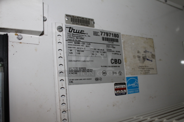 2013 True GDM-37-LD ENERGY STAR Metal Commercial 2 Door Reach In Cooler Merchandiser w/ Poly Coated Racks. 115 Volts, 1 Phase. Tested and Working! - Image 4 of 4