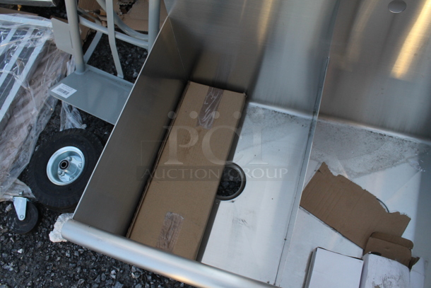 BRAND NEW SCRATCH AND DENT! Stainless Steel 3 Bay Sink. Bays 16x21x11 - Image 4 of 4