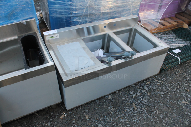 BRAND NEW SCRATCH AND DENT! Regency 600B2101413L Stainless Steel 2 Bay Underbar Sink with One Drainboard - 36" x 18 3/4" - Left Drainboard - Image 2 of 5
