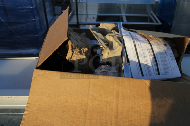Duke Metal Commercial Subway Sandwich Make Line Prep Line  w/ Lowering Sneeze Guard. 120 Volts, 1 Phase.  - Image 4 of 7